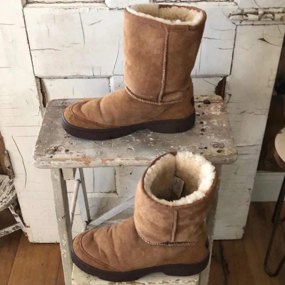 Classic Ugg Boots - Picture 5 of 8
